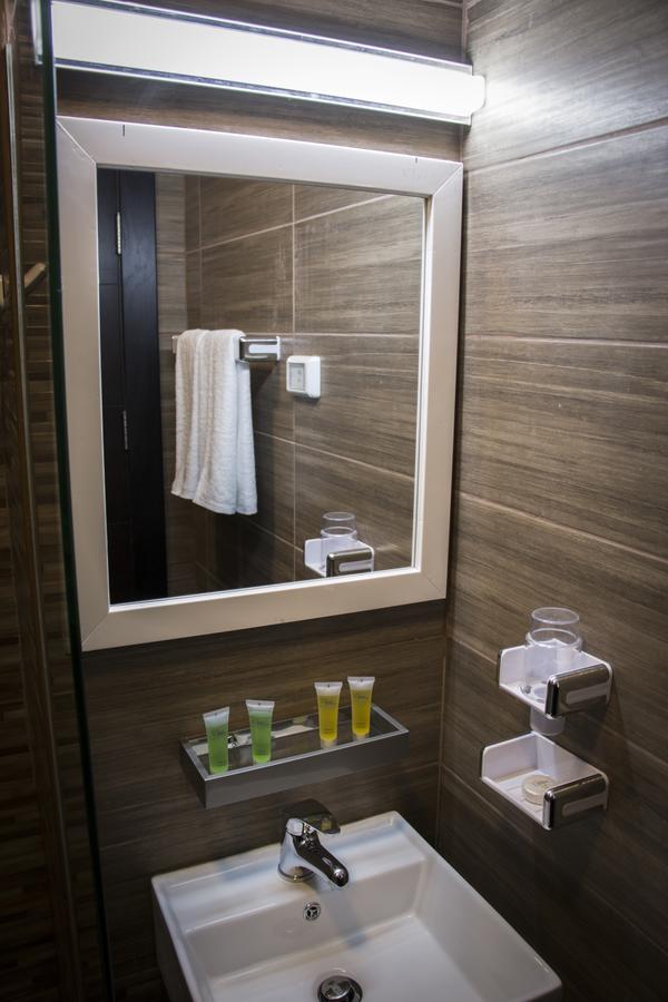 London Bridge Hotel Аман Екстериор снимка