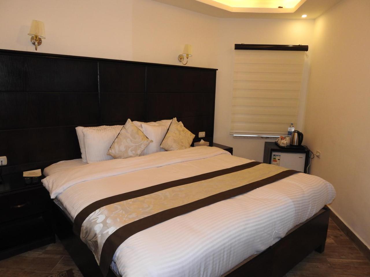 London Bridge Hotel Аман Екстериор снимка