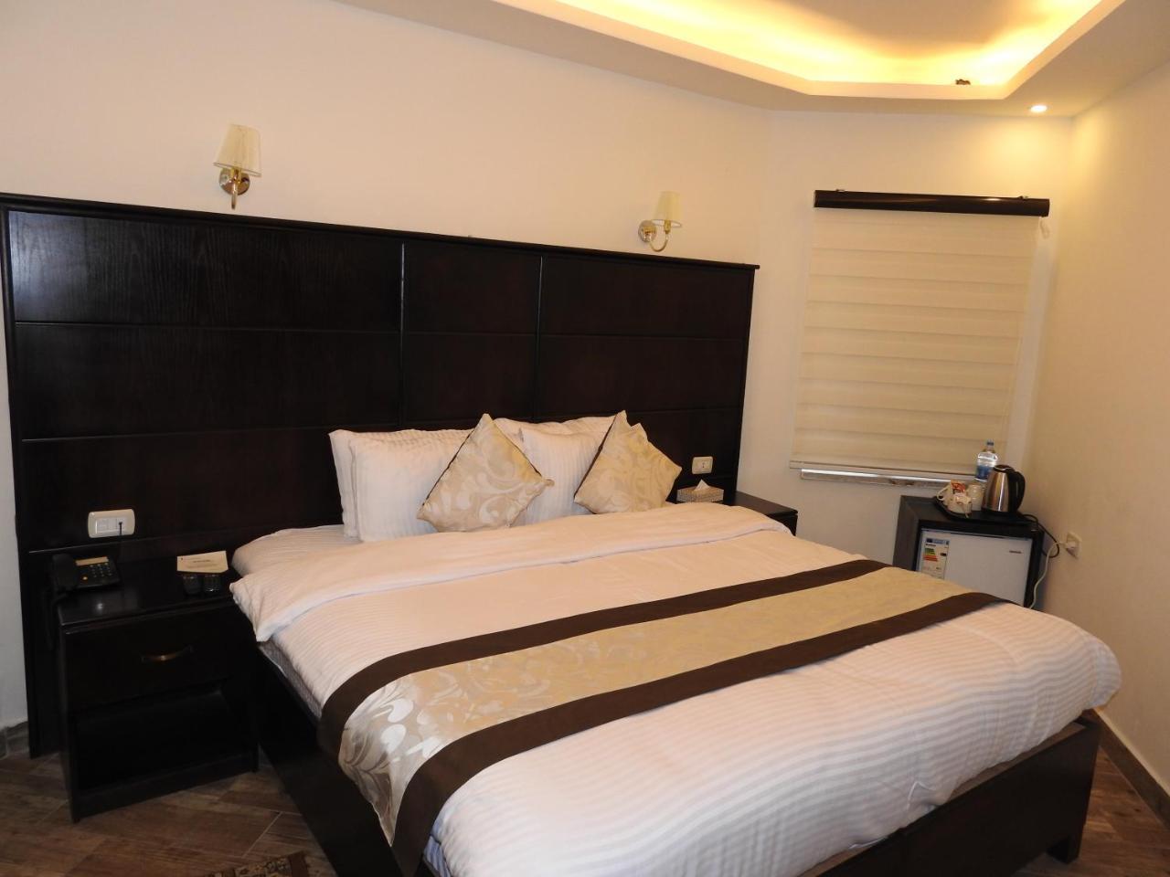 London Bridge Hotel Аман Екстериор снимка
